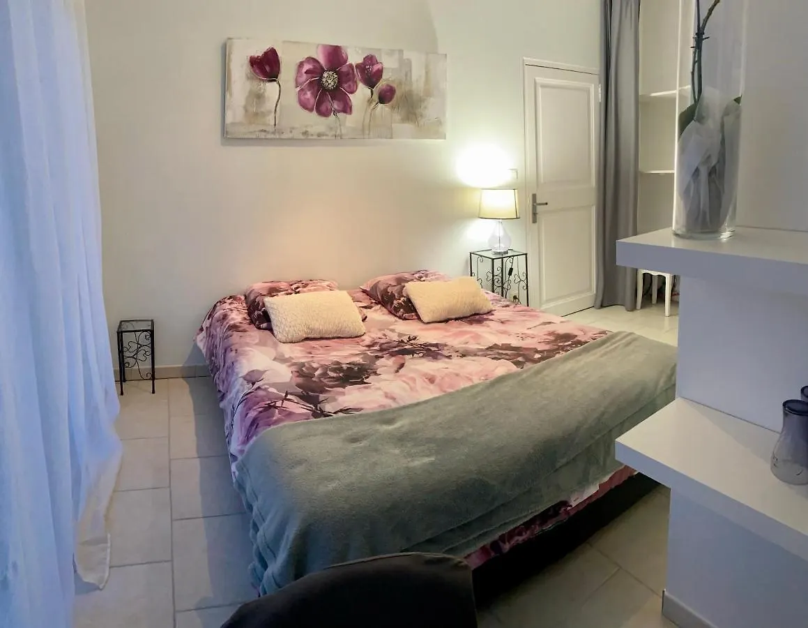 Chambre Privee Independante Au Coeur Du Luberon Saint-Saturnin-d'Apt Accommodatie bij particulieren